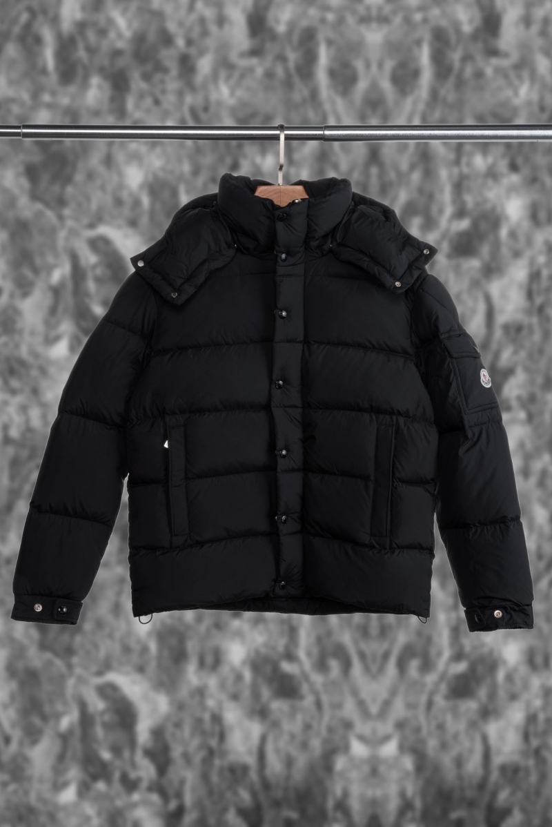 G*u*i down coat